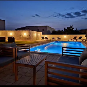 Апартаменты Lucy Apartments With Heated Pool & Free Private Parking, Задар